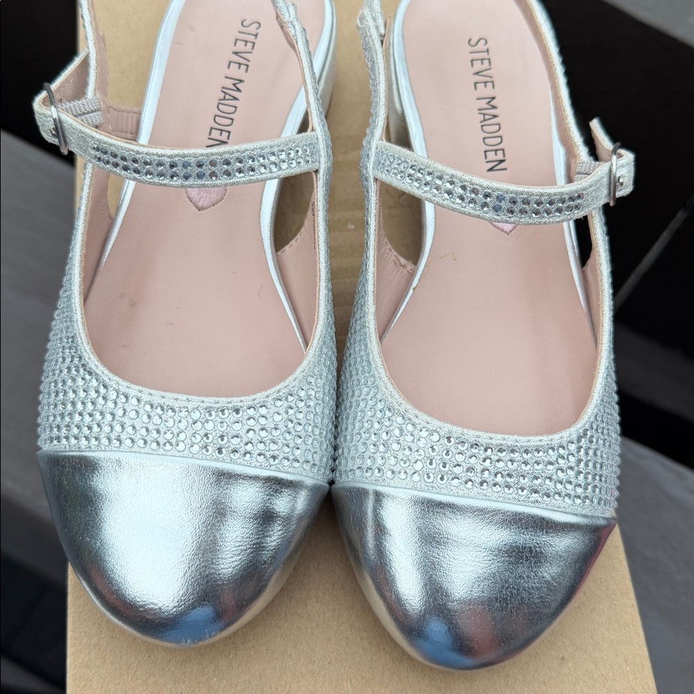 Steve Madden JBelinda Girls Silver Rhinestone Dress Shoes – Size 13 – Low Heel